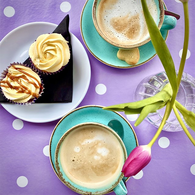 Cupcakes and coffee