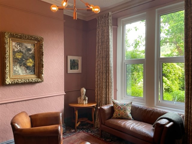 Small guest lounge