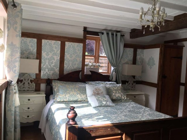 garden cottage bed