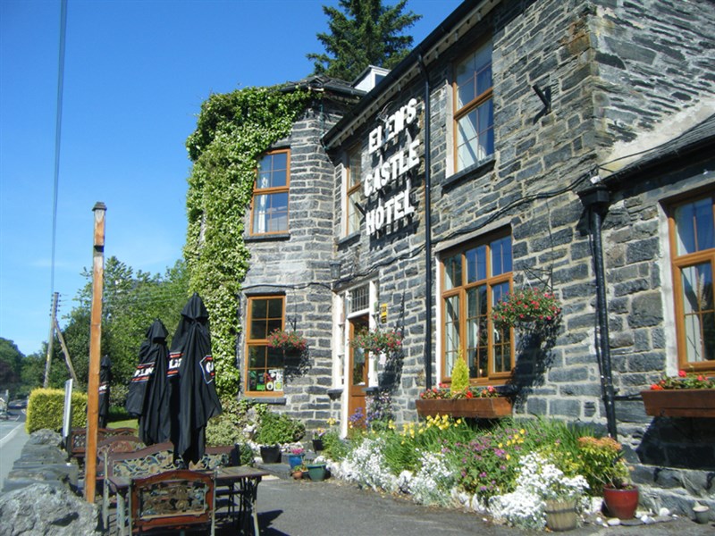 Elen s Castle Hotel Restaurant  star hotel inn Dolwyddelan